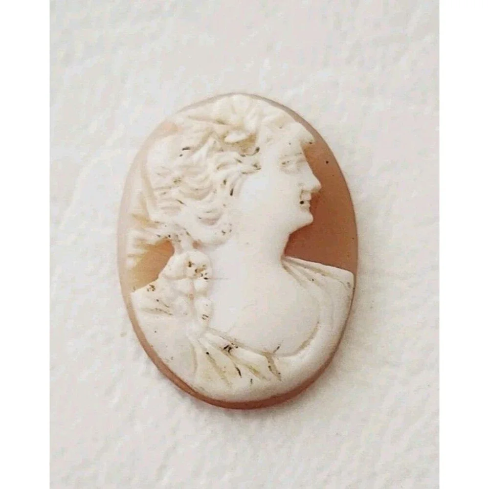 Vintage Loose Hand Carved Shell Cameo Woman Facing Right 1